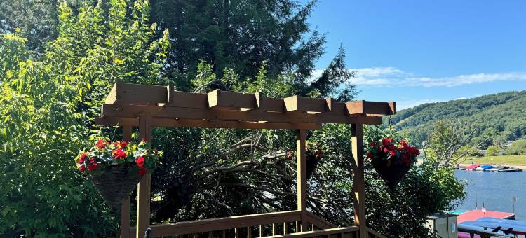 湖滨小屋(LakeFront Lodge)图片