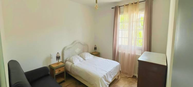 Villa in St Denis with Pool & Pyrenees View图片