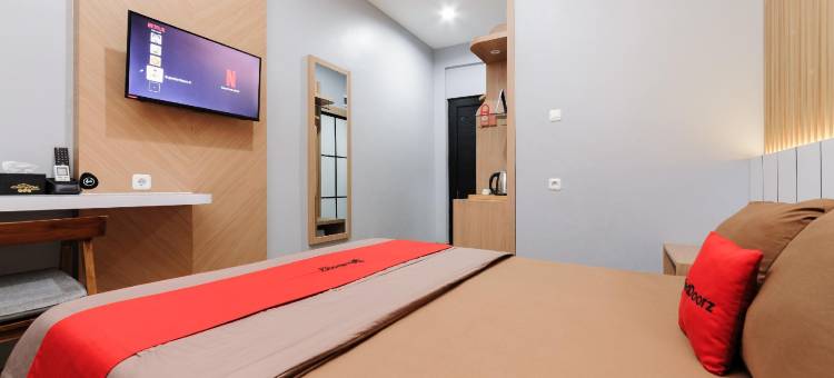 红多兹伊斯兰酒店-近占碑图古朱安(RedDoorz Syariah Near Tugu Juang Jambi)图片