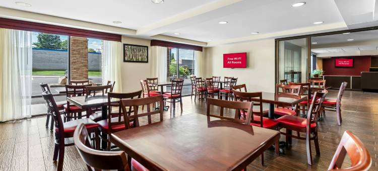 马隆红顶Plus套房酒店(Red Roof Plus+ & Suites Malone)图片
