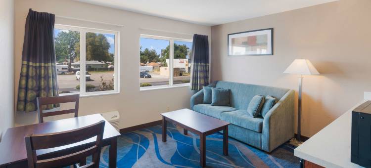 肯纳威克三城品质酒店及套房(Quality Inn & Suites Kennewick Tri-Cities)图片