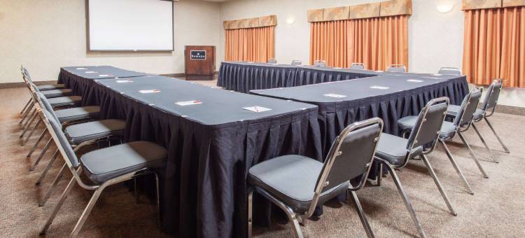 卡姆罗斯温德姆华美达酒店(Ramada by Wyndham Camrose)图片