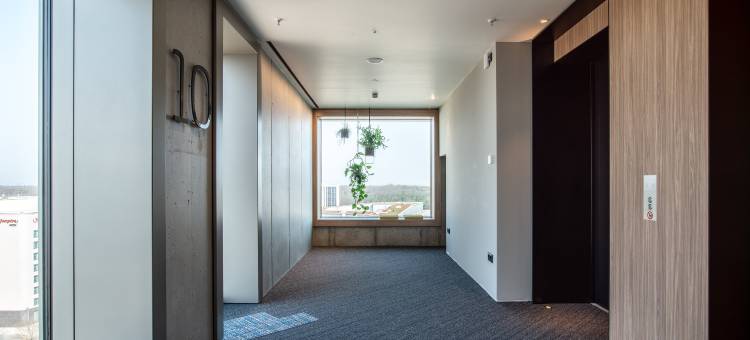 Bmine Frankfurt Airport图片