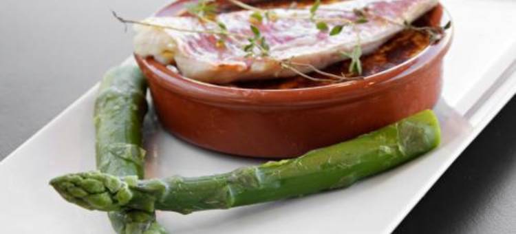 Logis hôtel-Restaurant Des Bourbons et Brasserie Pub 47图片