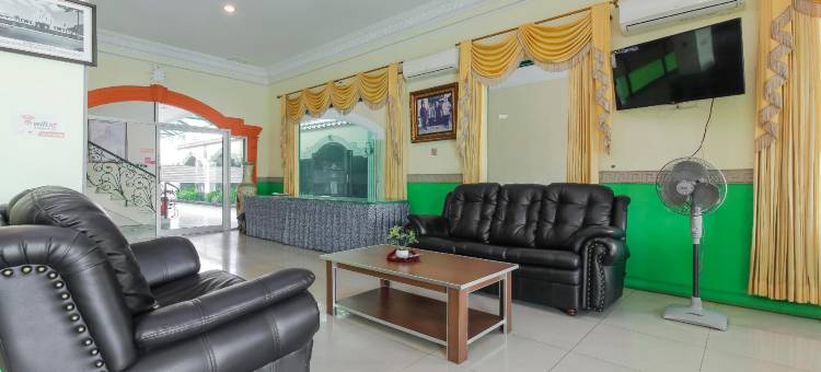 阿伦阿伦井里汶贾斯克桑站附近瑞德多兹普拉斯酒店(Permata Hijau)图片