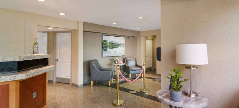 贝斯特韦斯特卡比兰诺温哥华北SureStay酒店(SureStay Hotel by Best Western North Vancouver Capilano)图片