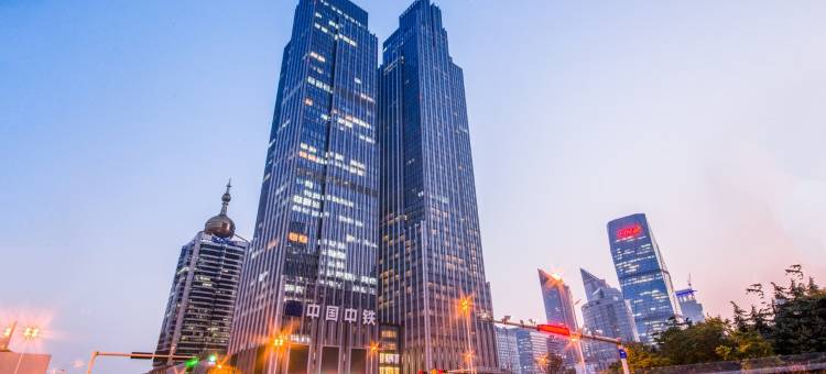 悦澜海景酒店公寓(青岛五四广场中铁中心店)图片