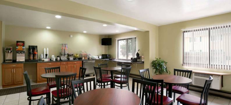 欧克雷尔速8酒店(Super 8 by Wyndham Eau Claire WI)图片