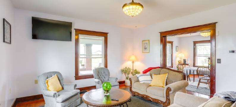 明亮的范沃思家：距高尔夫球场1/2英里！(Dog-Friendly Van Wert Home: 0.5 Mi to Golf Course)图片