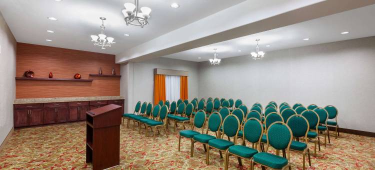 休斯顿钱诺夫拉昆塔温德姆套房酒店(La Quinta Inn & Suites by Wyndham Houston Channelview)图片