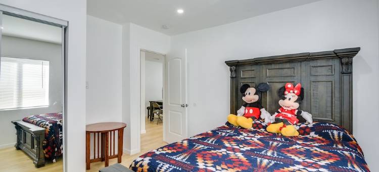 皮科里韦拉带围栏院子的家，距离迪士尼约20英里！(Pico Rivera Vacation Rental ~ 20 Mi to Disney)图片