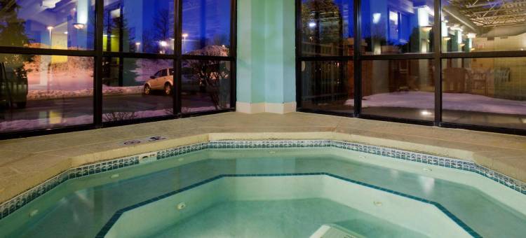 麦迪逊美国中心拉昆塔温德姆套房酒店(La Quinta Inn & Suites by Wyndham Madison American Center)图片