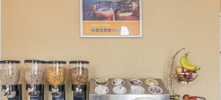 彭布罗克温德姆速 8 酒店(Super 8 by Wyndham Pembroke)图片