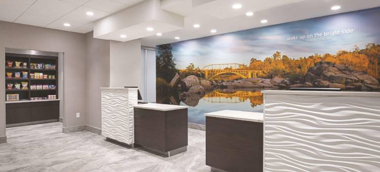 萨克拉门托兰乔科尔多瓦拉昆塔温德姆套房酒店(La Quinta Inn & Suites by Wyndham Rancho Cordova Sacramento)图片