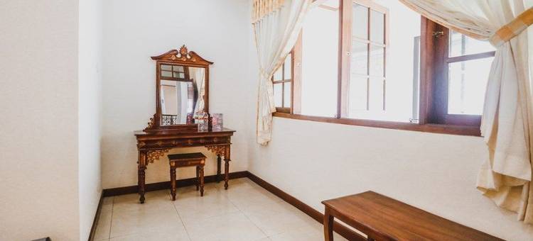 瑞德多兹回教酒店 - 近诗都阿佐哥罗达三角洲(RedDoorz Syariah Near Gelora Delta Sidoarjo)图片