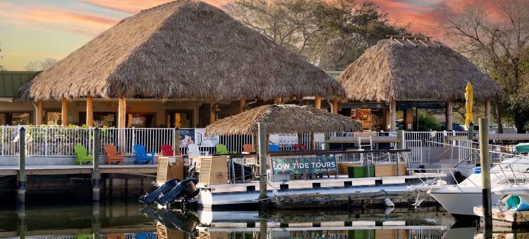 萨拉索塔海滨温德姆华美达酒店(Ramada by Wyndham Sarasota Waterfront)图片