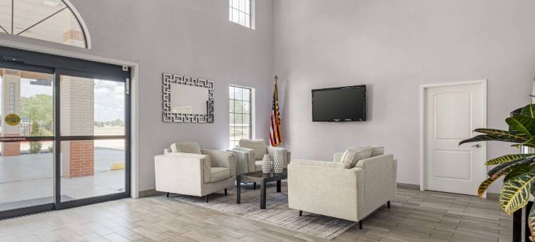 品质酒店及套房新波士顿 - 德克萨卡纳西(Quality Inn & Suites)图片