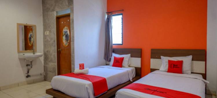 红多兹普拉斯酒店-近奇普特拉购物中心新邦利马2号(RedDoorz Plus Near Ciputra Mall Simpang Lima 2)图片