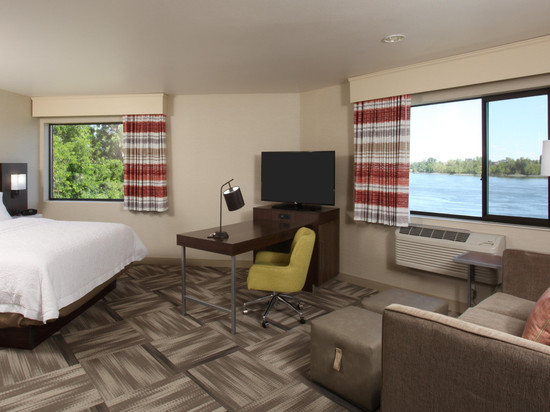 丽晶三城欢朋酒店