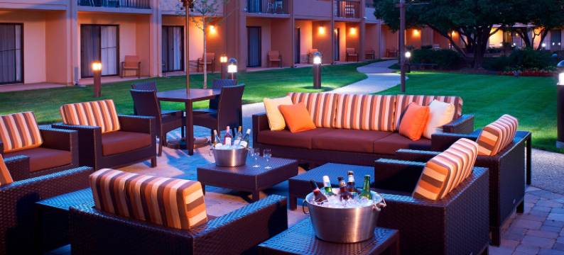 芝加哥阿灵顿高地南部万怡酒店(Courtyard Chicago Arlington Heights/South)图片