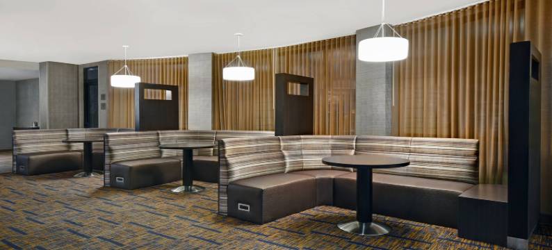 长岛/法明代尔共和国机场万怡酒店(Courtyard Republic Airport Long Island/Farmingdale)图片