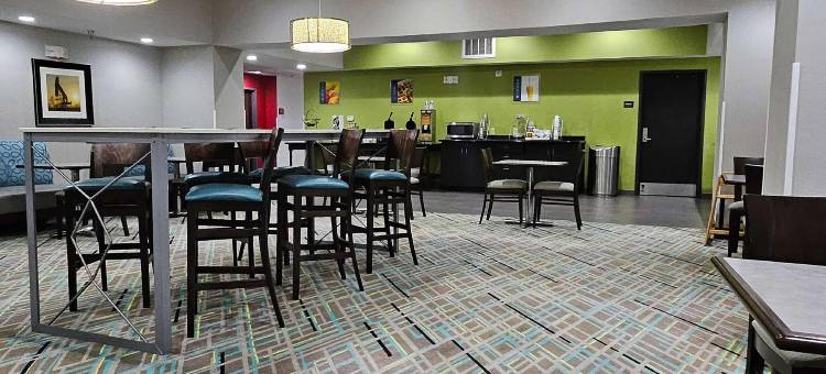 温德姆华美达酒店 伯克伯内特 / 威奇托福尔斯(Ramada by Wyndham Burkburnett / Wichita Falls)图片