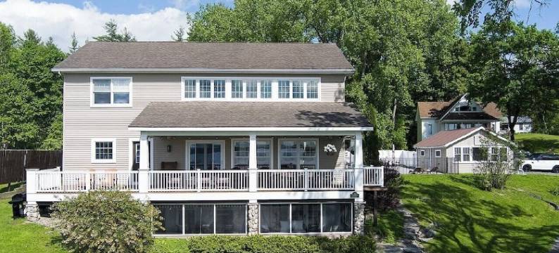 Jockey Lake House: Spacious Retreat With Game Room Near Race Track图片