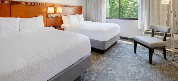 亚特兰大诺克罗斯/桃树角万怡酒店(Courtyard Atlanta Norcross/Peachtree Corners)图片