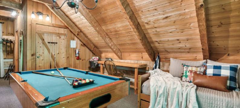 Mountainside Rustic Log Cabin •King & Queen Beds •Coffee Bar •HotTub •Pool Table图片