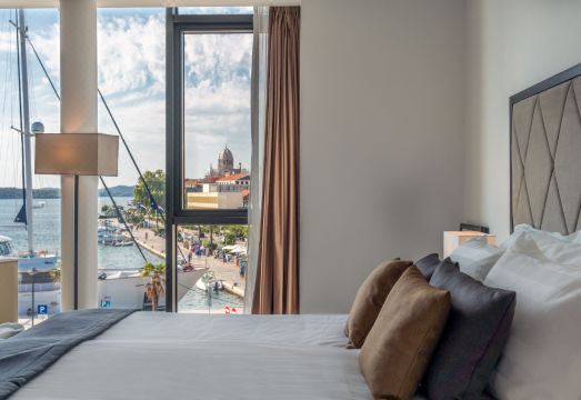 Bellevue Superior City HotelHotel Overview