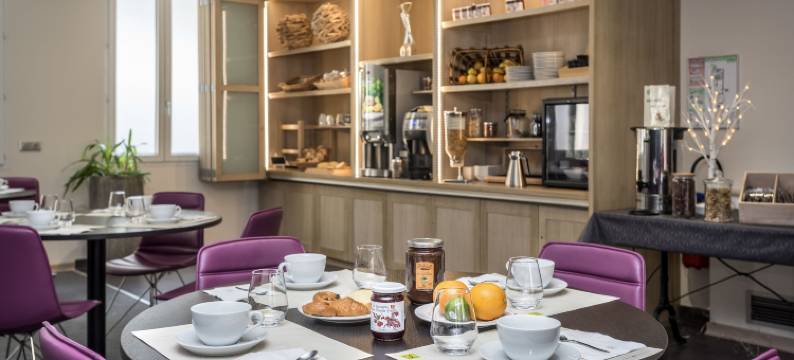 洛吉斯酒店餐厅 Les 2 Rives - A75，河边(Logis Hôtel Restaurant les 2 Rives - A75, en Bordure de rivière)图片