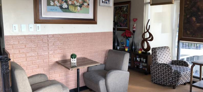 赛普拉斯塔楼米斯 N 摩登广场酒店(Migz N Tons Place at Cypress Towers)图片