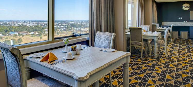 彩虹大厦酒店及会议中心(Rainbow Towers Hotel & Conference Centre)图片