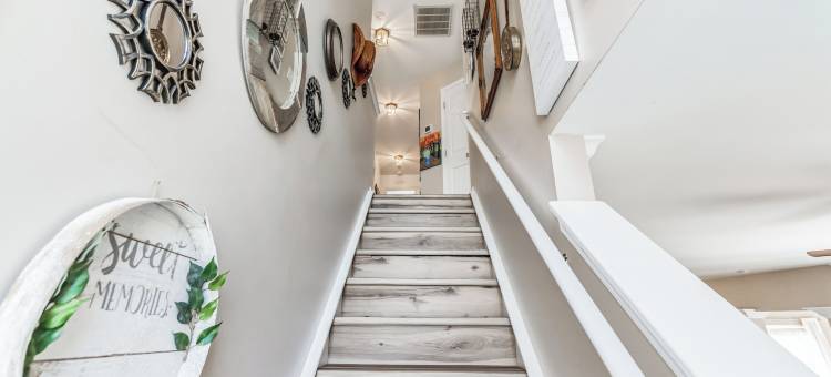 适合儿童的拱廊 火坑 烧烤 热水浴缸(Kid Friendly Park Arcade Fenced Yard Firepit Grill)图片