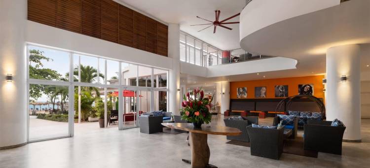 Grand Decameron Cornwall Beach，一个全包的商标度假村(Grand Decameron Cornwall Beach, A Trademark All Inclusive)图片