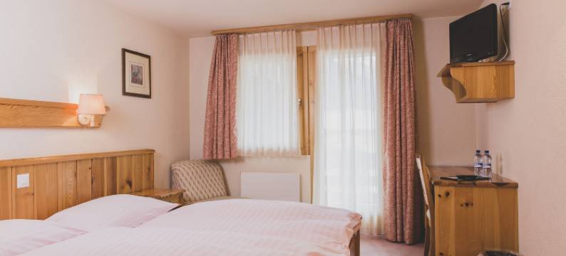 岳罗普酒店(Hotel Europe)图片