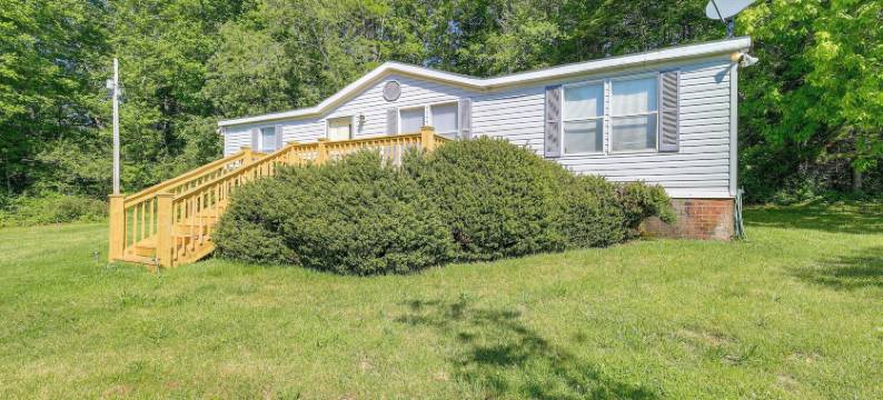 宁静的家：2个露台距离Blue Ridge Pkwy 3英里(Serene Home 2 Decks, 3 Mi to Blue Ridge Pkwy)图片