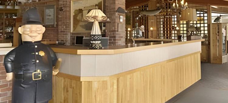 加纳诺克省旅馆华美达酒店(Ramada Provincial Inn 1000 Islands/Gananoque)图片