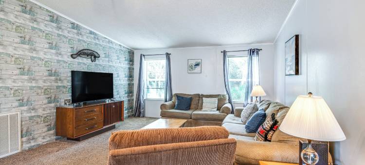 距霍莫萨萨泉公园5英里的带院子之家！(5 Mi to Homosassa Springs Park: Home w/ Yard!)图片