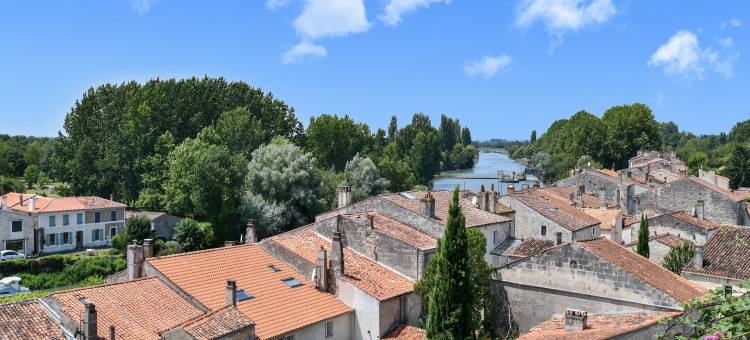 Gîte in a holiday park with swimming pool图片