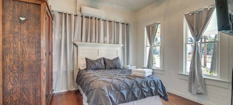 拥有100年历史的迷人住宅< 1英里至市中心(Charming 100-Year-Old Home < 1 Mi to Downtown)图片