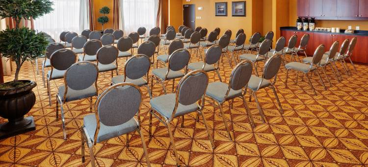 智选假日套房酒店克拉灵顿 - 鲍曼维尔(Holiday Inn Express & Suites Clarington - Bowmanville)图片