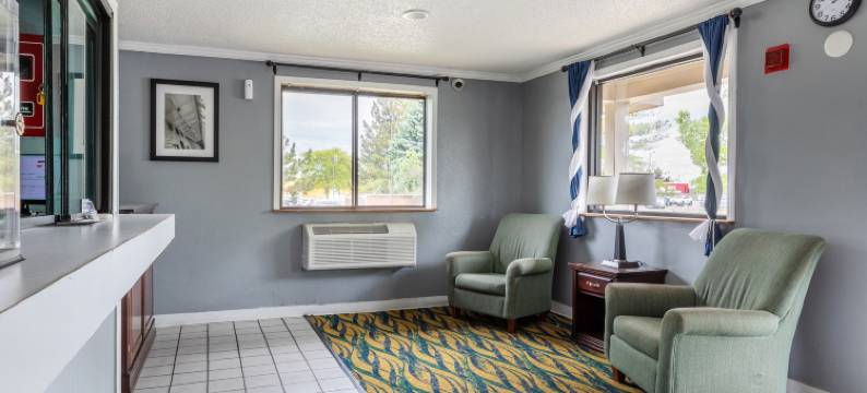 密歇根兰辛OYO超级旅馆(Super Inn by OYO Lansing MI)图片