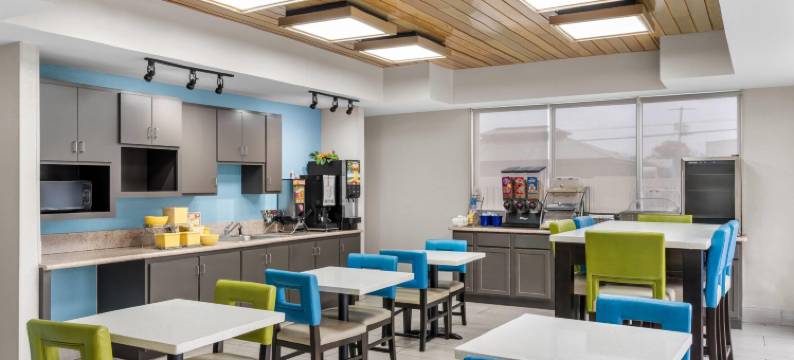 理奇兰戴斯套房酒店(Days Inn & Suites by Wyndham Ridgeland)图片