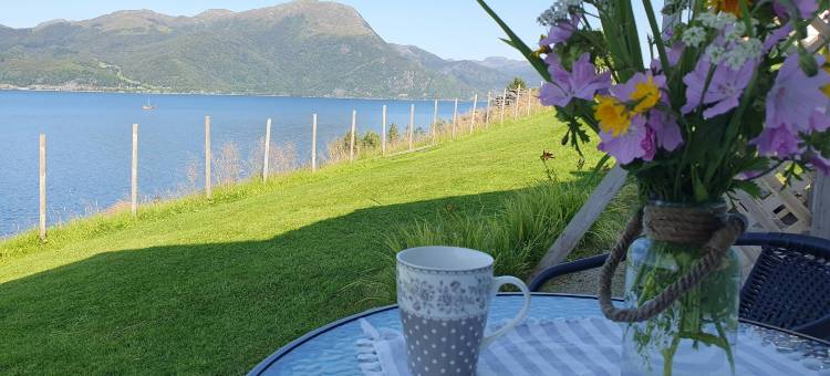 Serene Fjord View Holiday House in Davik, Nordfjord图片