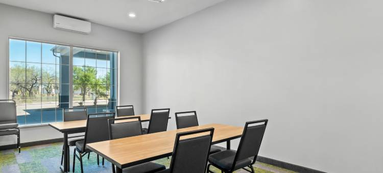 凯富旅馆及套房酒店(Spark by Hilton Selma)图片