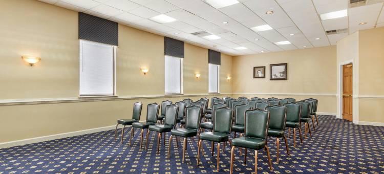 纽波特纽斯红屋顶套房酒店(Red Roof Inn & Suites Newport News)图片