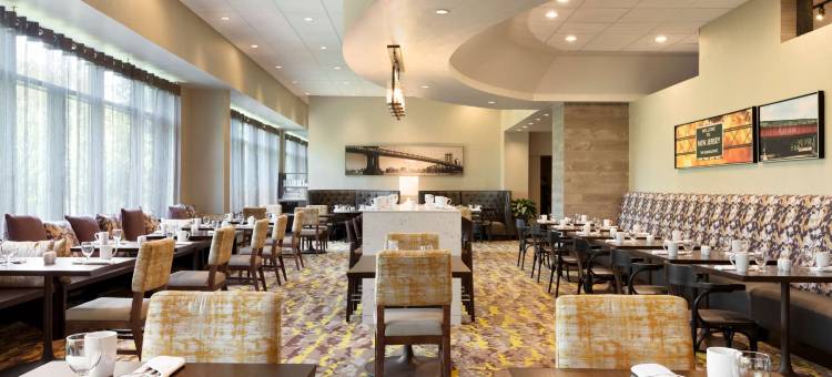东布朗斯维克希尔顿酒店&行政会议中心(Hilton East Brunswick Hotel & Executive Meeting Center)图片