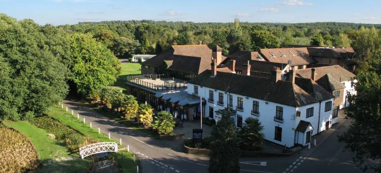 弗雷夏姆庞德 Spa 乡村别墅酒店(Cbh Frensham Pond Hotel)图片