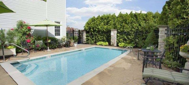 草坪湖贝斯特韦斯特优质套房酒店(Best Western Plus Lawnfield Inn  Suites)图片